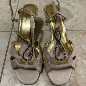 Ros Hommerson Beige and Gold Heels